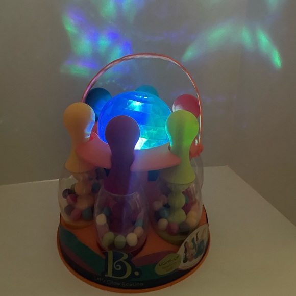 NEW - Kids 2+ Light Up Bowling Set Color changing Flashing Ball & 6 Rattle Pins - Picture 4 of 8